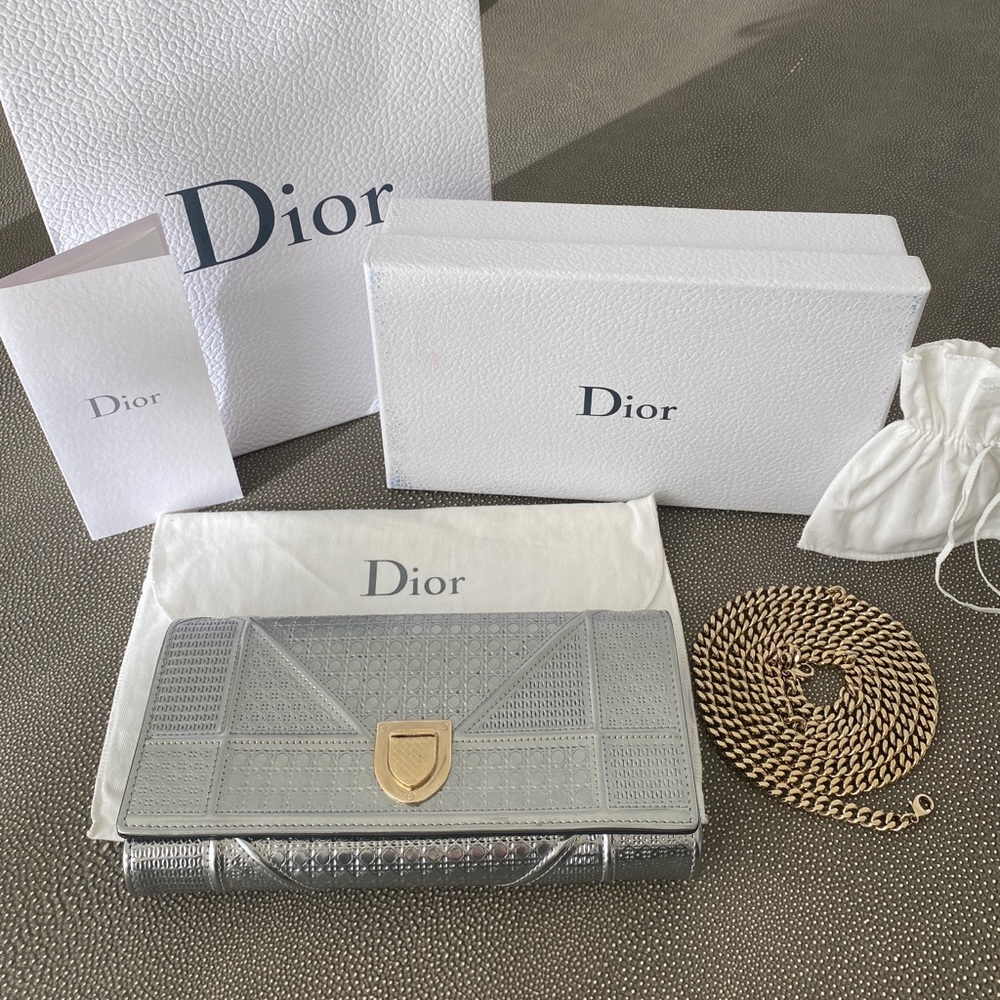 CHRISTIAN DIOR Metallic Patent Micro-Cannage Diorama Chain Wallet Silver